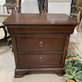 Traditional 2-Drawer NIGHTSTAND 31Wx19Dx31H