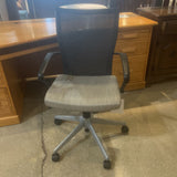 Haworth Adjustable Task Chair on Casters OFFICE CHAIRS 23Wx24Dx38H
